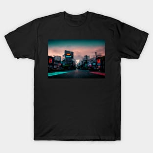 Tokyo City Street View With Neon signs / Tokyo, Japan T-Shirt